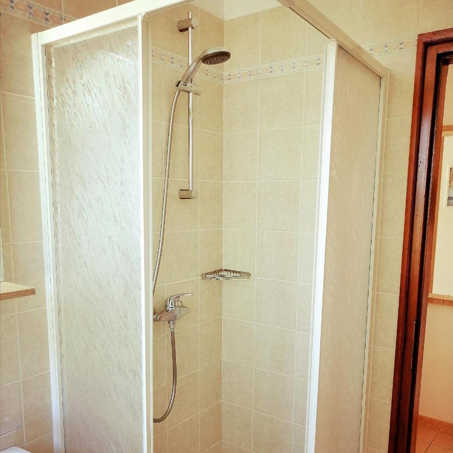 Studio Apartment Michelle - Intermezzo With Sea View Rabac Exterior foto