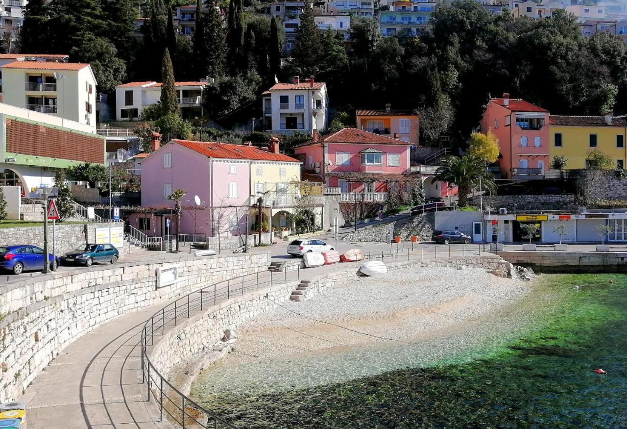 Studio Apartment Michelle - Intermezzo With Sea View Rabac Exterior foto