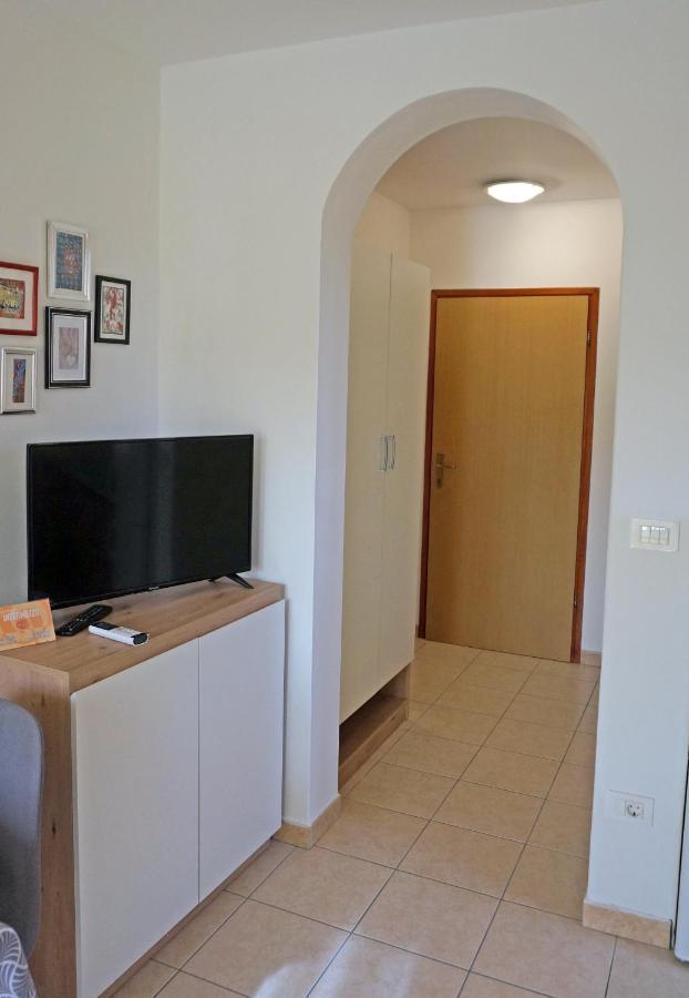 Studio Apartment Michelle - Intermezzo With Sea View Rabac Exterior foto